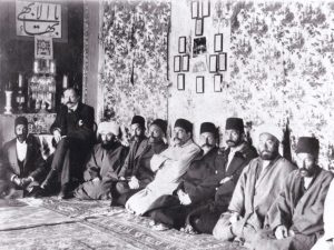 Wagenvoort bij bahá'ís in Teheran, Perzië (1905)